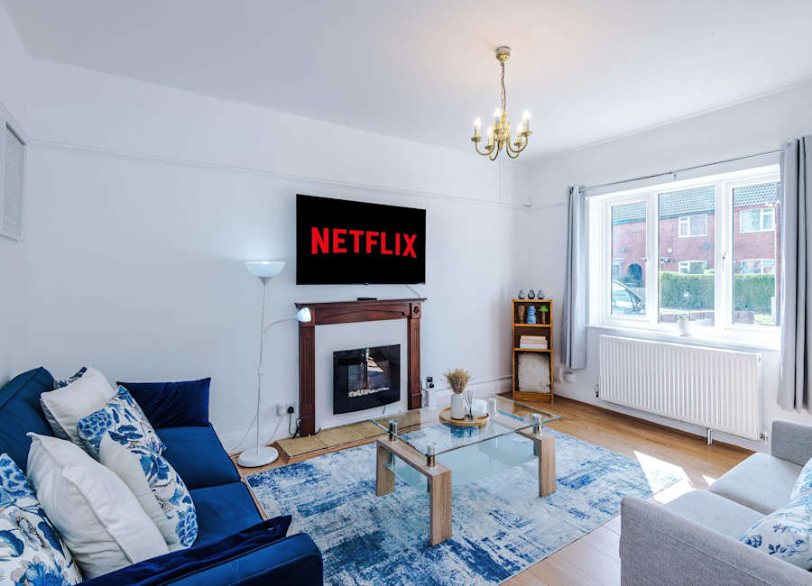 Three-bedroom house in York with garden and parking