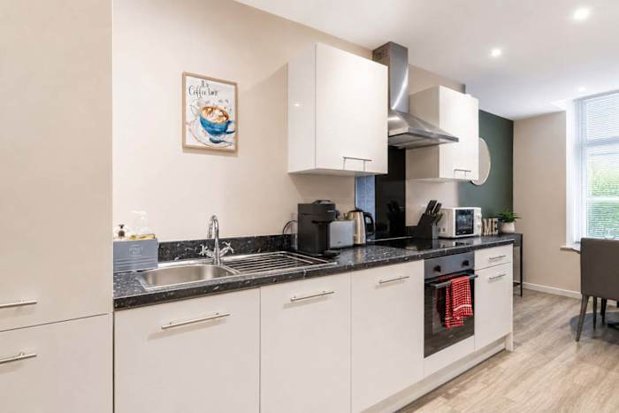 The kitchen, with washing machine and full appliances